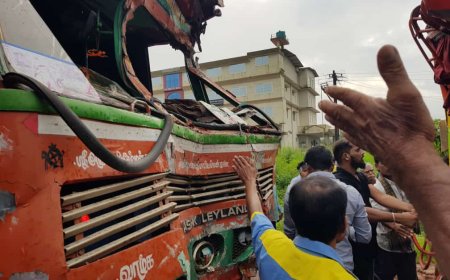 ಚಲಿಸುತ್ತಿದ್ದ ಬಸ್‌ಗೆ ಲಾರಿ ಢಿಕ್ಕಿ, ಓರ್ವ ವಿದ್ಯಾರ್ಥಿ ಗಂಭೀರ!