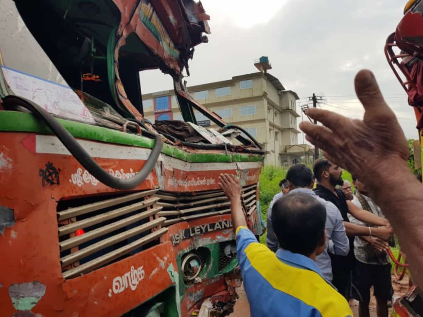 ಚಲಿಸುತ್ತಿದ್ದ ಬಸ್ಗೆ ಲಾರಿ ಢಿಕ್ಕಿ, ಓರ್ವ ವಿದ್ಯಾರ್ಥಿ ಗಂಭೀರ!